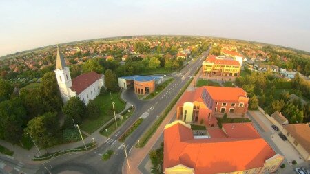 Gördülékenyebb határátkelés, élményekben gazdag nyár várja a látogatókat Mórahalmon